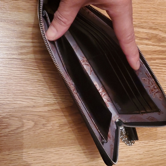 Wallet clutch with strap - Picture 12 of 13